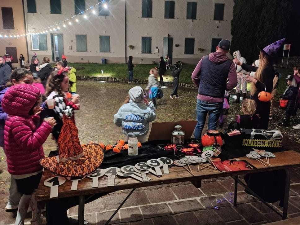 Ad Halloween il centro di Cucciago si traveste