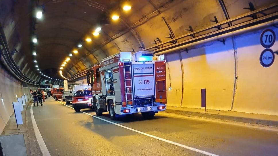 Incidente con l’auto dei vigili del fuoco a Cernobbio: grave una ragazza