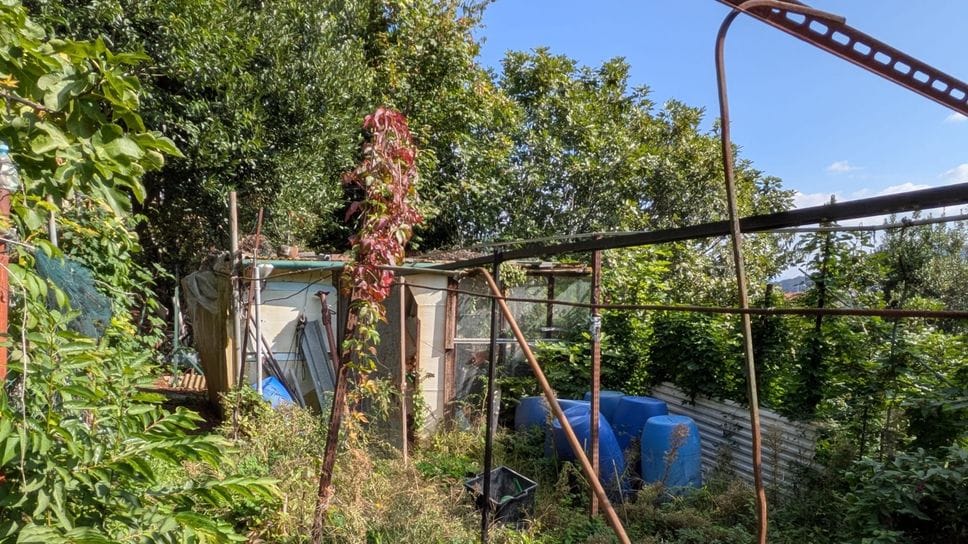 Gli orti di Rebbio ancora nel degrado. Ma il sindaco: «Entro novembre il via ai lavori»
