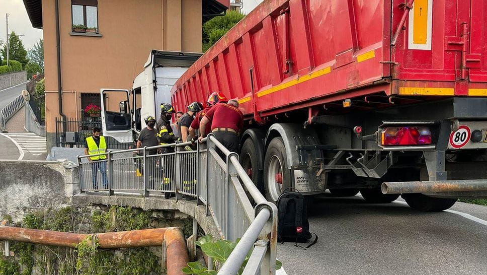 Merone, per salvare i ponti via i camion