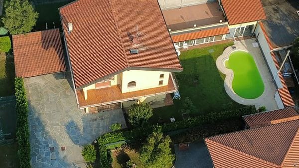 Donna annegata in piscina a Buccinigo: ora il nuovo sopralluogo nella casa