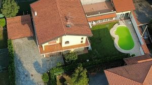 Donna annegata in piscina a Buccinigo: ora il nuovo sopralluogo nella casa