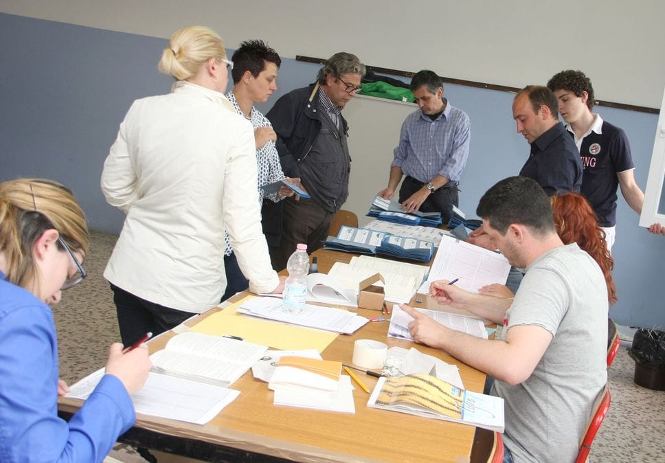 Elezioni, è già corsa a candidarsi: pronti almeno cinque schieramenti