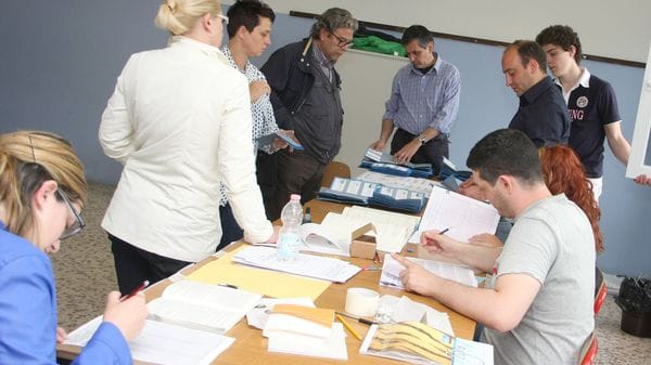 Elezioni, è già corsa a candidarsi: pronti almeno cinque schieramenti