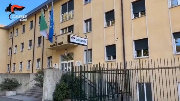 Pestaggi e spray al peperoncino per rapinare: scattano cinque misure cautelari 