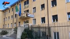 Pestaggi e spray al peperoncino per rapinare: scattano cinque misure cautelari 