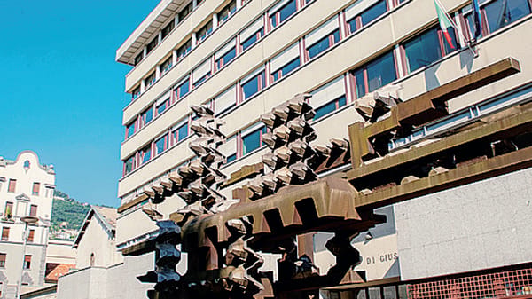 Tribunale, dopo mesi di guasti ecco gli ascensori con musica ambient (VIDEO)