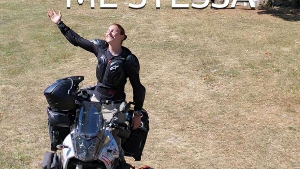 Elisa, la prof “Su due ruote” che ha conquistato i social