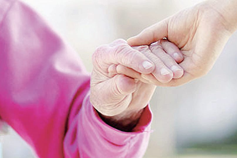 Rsa, rette da 2.500 euro. «Ma le pensioni  non arrivano a mille»