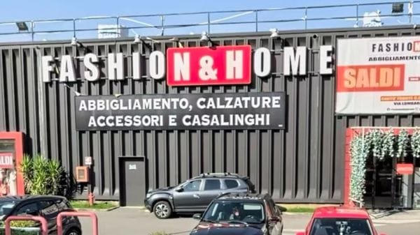 Ruba al negozio di abbigliamento. Poi le botte: in carcere per rapina