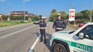 L’autovelox di Fino non perdona: trenta sanzioni in tre ore. Multato anche chi avverte con i fari