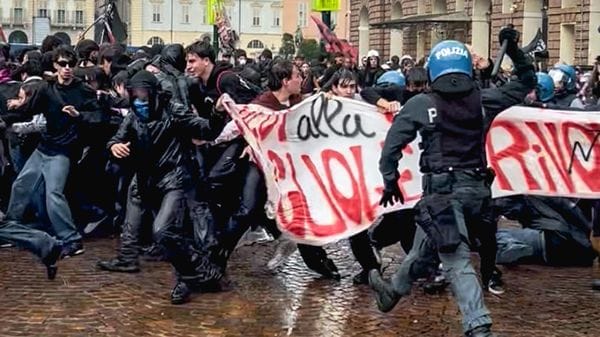 Le culle vuote e chi brucia le scuole per abbellire