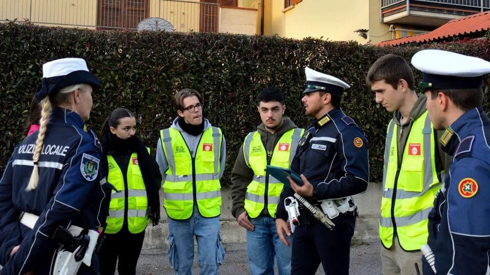 “On the Road” torna a Cantù: sette giovani sulle strade con le Forze dell’Ordine