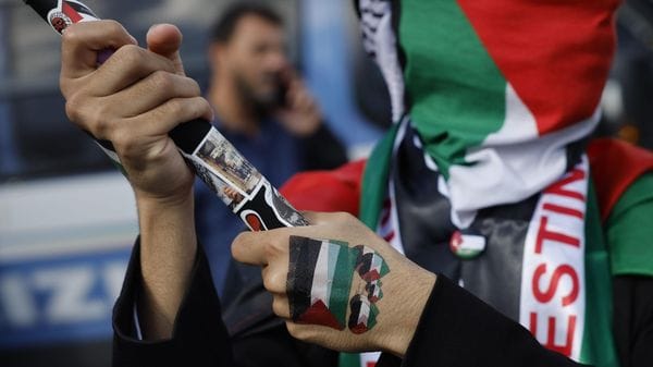 È tornato il ridicolo tribunale del bene