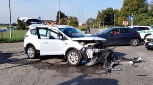 Ancora incidenti alla rotatoria: «Basta, la Provincia intervenga»