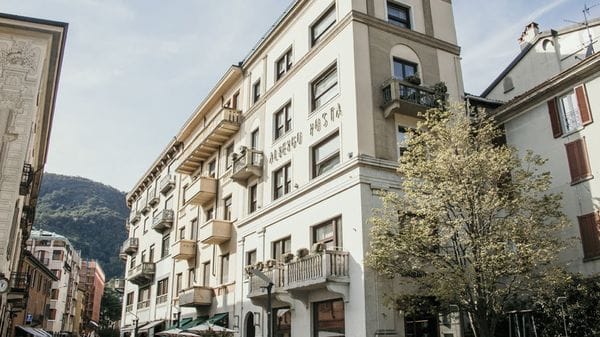 L’hotel di Terragni in una via a due facce