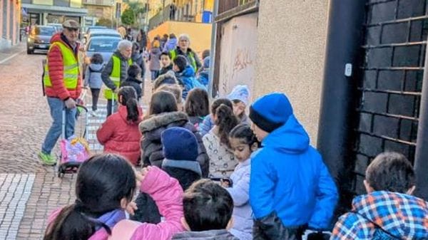 Pullman scolastico? Meglio andare a piedi. E serve un’altra “linea”