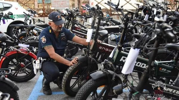 A 50 all’ora senza neanche pedalare. Sequestrate 41 bici elettriche 