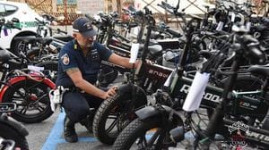 A 50 all’ora senza neanche pedalare. Sequestrate 41 bici elettriche 