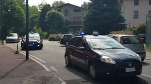 Le rubano gli arredi. Messi in vendita su una pagina web