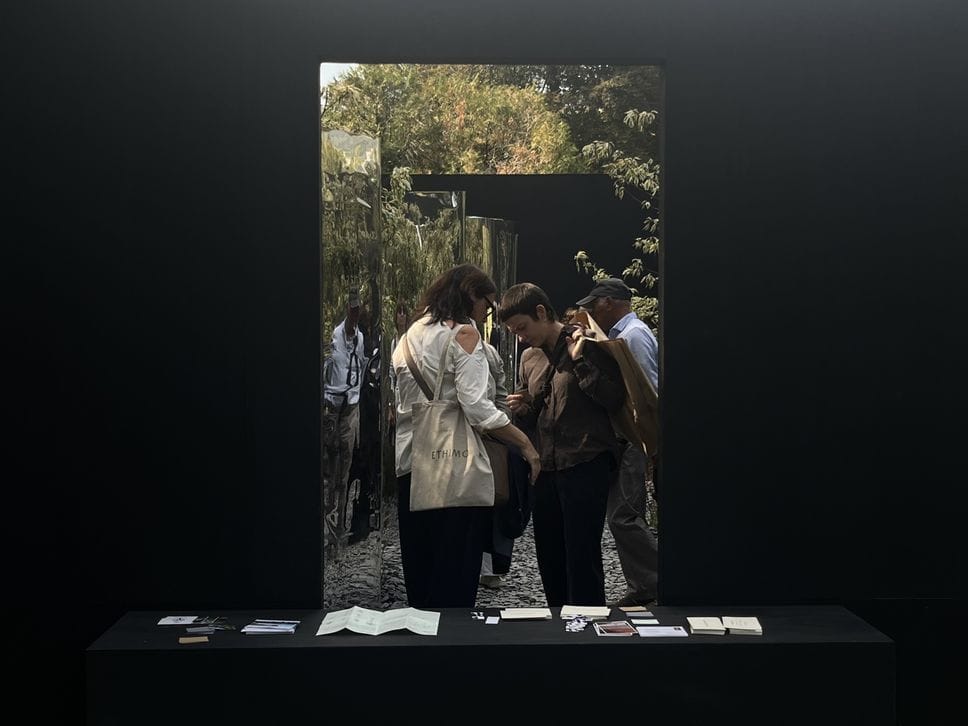 Orticolario, foto e video del venerdì. Premiati Luigi Serafini e “Rosa velata”. Mantero:«Il giardino è il luogo della fantasia»