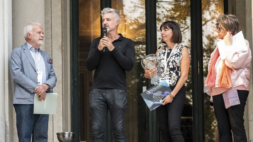 Orticolario, foto e video del venerdì. Premiati Luigi Serafini e “Rosa velata”. Mantero:«Il giardino è il luogo della fantasia»