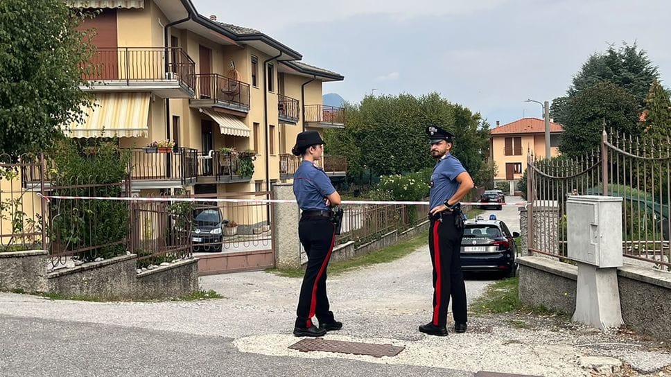 Sedia a rotelle bagnata, ma non era nella piscina. Chi l’ha tirata fuori?