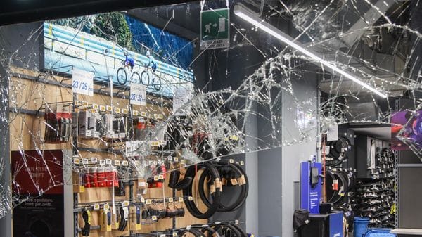 «Bruciamo Como», la minaccia dal web. E i violenti dicono: attenti agli ultras