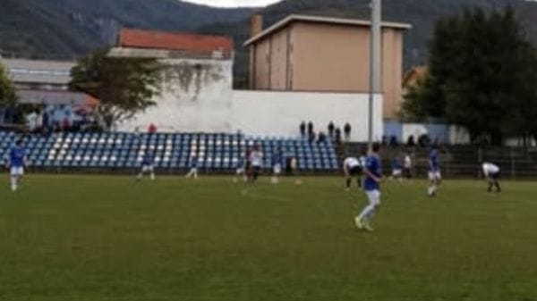 «Ci ha minacciato con un coltello». Accuse al mister della Guanzatese durante la partita