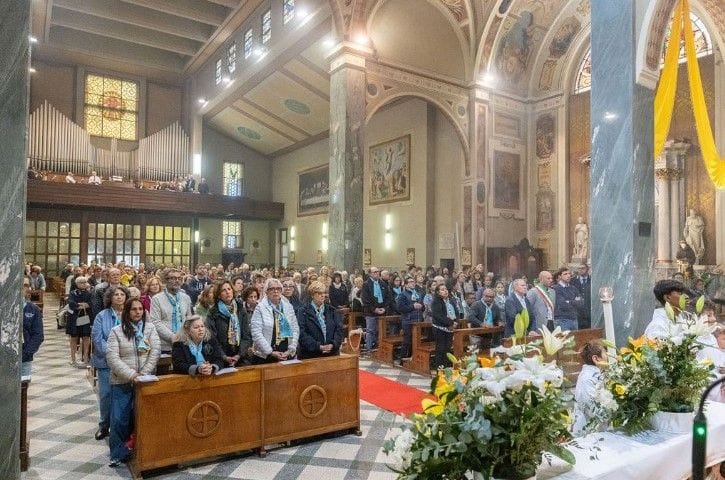 Molti i fedeli presenti in chiesa