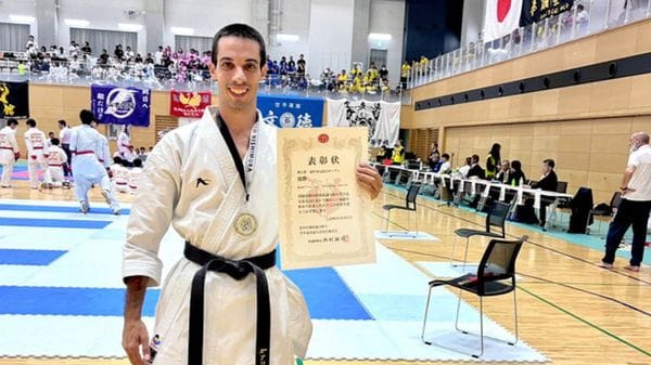 Porlezza, Gabriele Caccialanza medaglia d’oro nel karate in Giappone