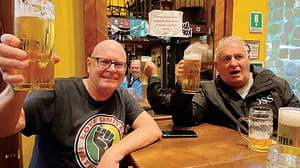 Dalle piazze ai pub in centro. È l’onda rossa del tifo inglese