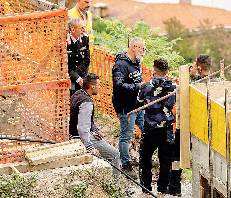 Morti per monossido nella baracca in cantiere. «L’allarme? Ignorato»