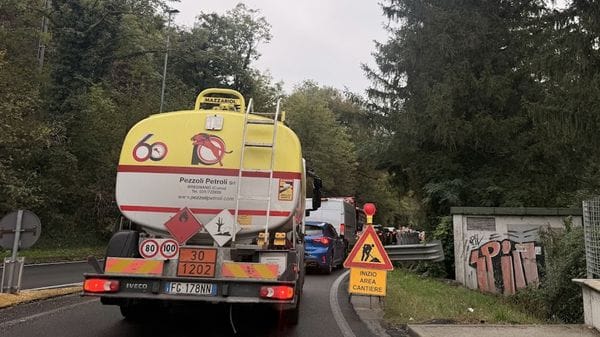 Tre cantieri in cinque chilometri: l’odissea dei pendolari sulla Arosio-Canzo