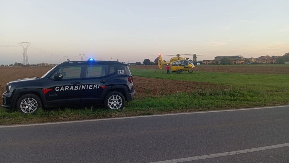 Ciclista investita da un’auto