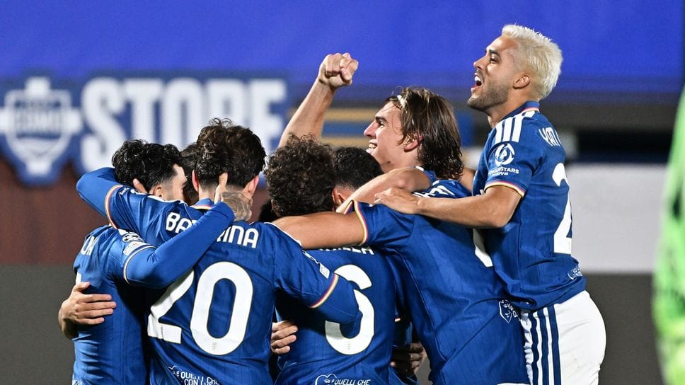 Como, cose da Paz: 4-1 al Manchester