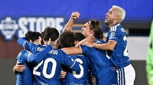 Como, cose da Paz: 4-1 al Manchester