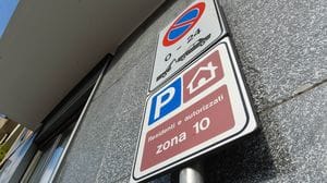 Como, la sosta gratuita è un miraggio: da bianchi a blu altri 120 parcheggi