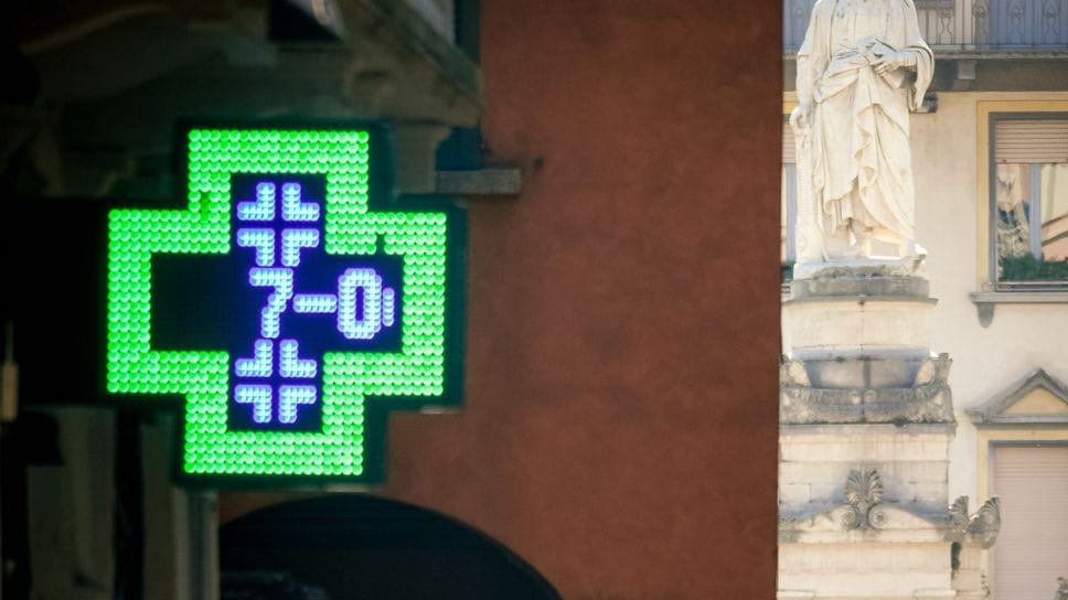 Farmacie aperte di notte? «Non servono a nessuno. Solo un danno economico»