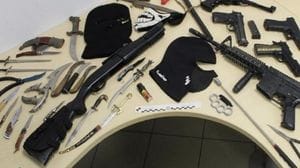 Coltelli, mazze e tirapugni L’arsenale dei ragazzini