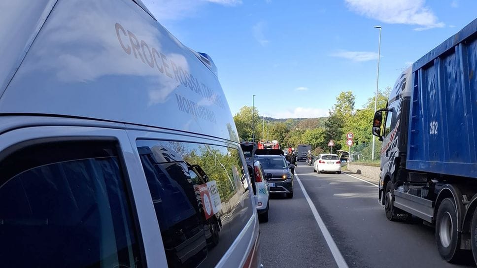 Tamponamento tra tre auto sulla Briantea: ferita una bambina di tre anni