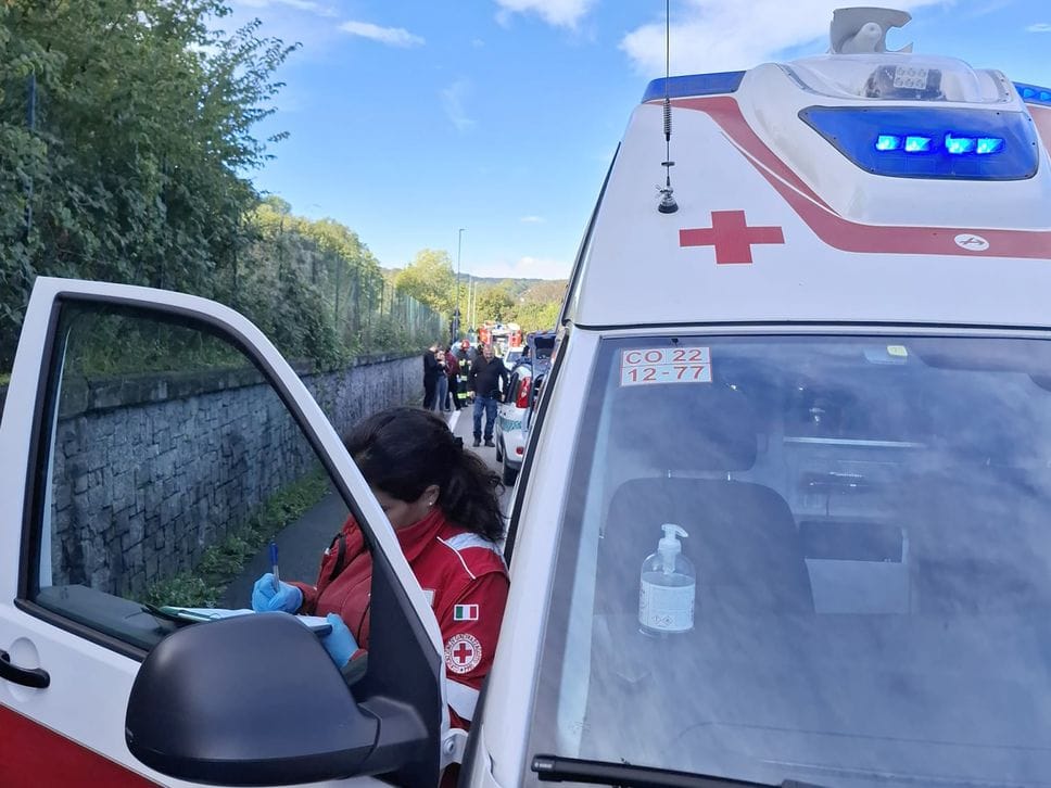 Tamponamento tra tre auto sulla Briantea: ferita una bambina di tre anni