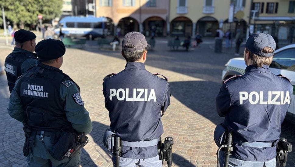 Con una mazza in auto, preso sulla via di Milano