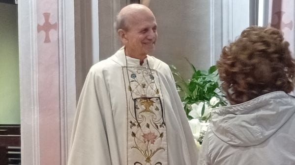 Don Antonio Fraquelli a Ronago per celebrare 60 anni di sacerdozio 