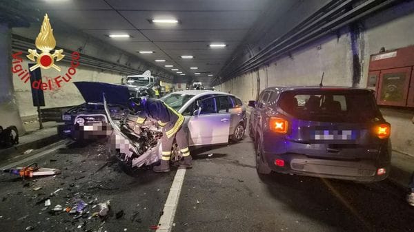 Ancora un incidente in galleria: code e Regina chiusa
