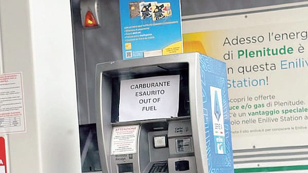 Benzina, Svizzera al risparmio. «A ottanta all’ora in autostrada»