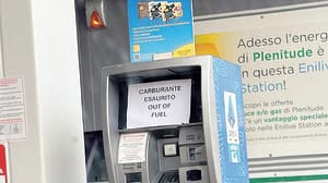 Benzina, Svizzera al risparmio. «A ottanta all’ora in autostrada»