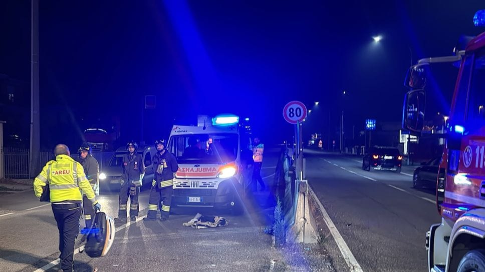 Cade con la moto a Merone, grave un uomo di 53 anni