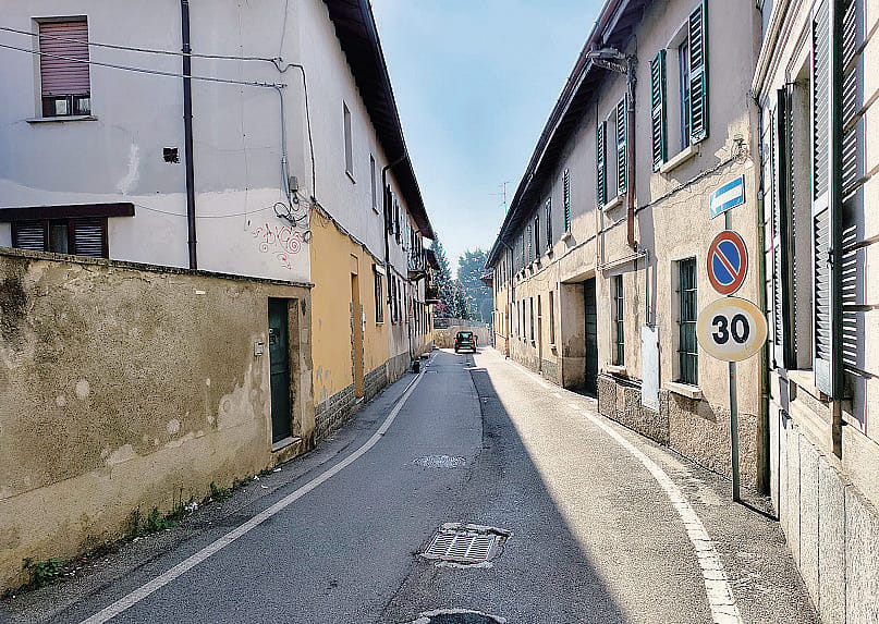 Faccia a faccia con gli intrusi «Uno vestito da poliziotto»