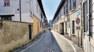Faccia a faccia con gli intrusi «Uno vestito da poliziotto»